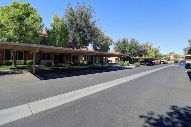 Building Photo - Updated 2 Bed/2.5 Bath Townhome in Great W...