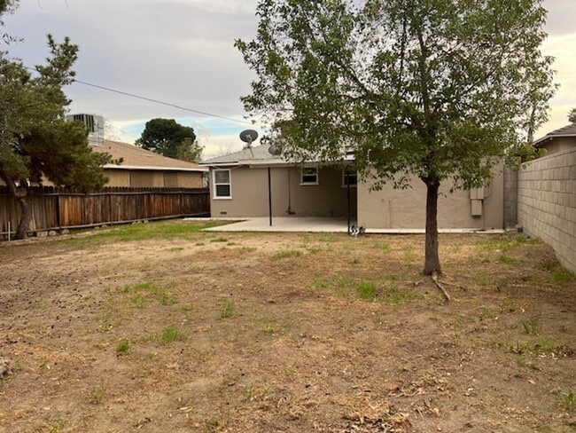 Building Photo - 2512 Edwards Ave