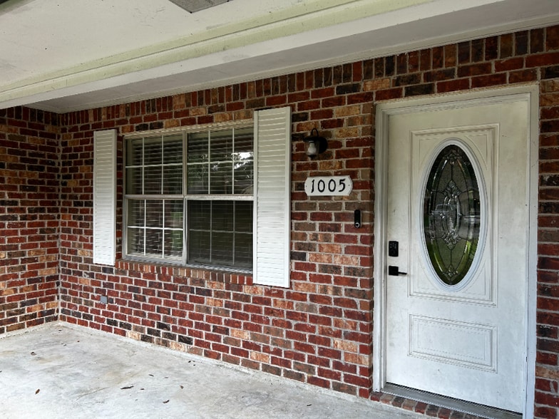 Building Photo - 1005 Nichols St