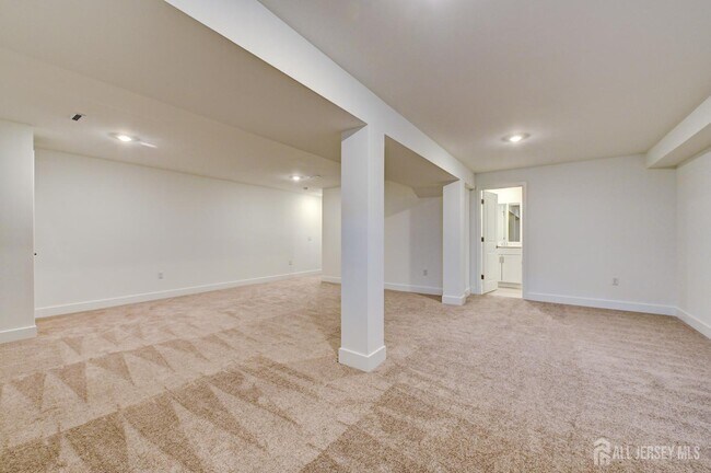 Building Photo - 13 Griffin Ln