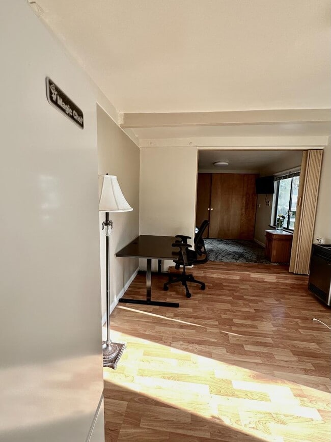 Building Photo - 327 Woodland Park