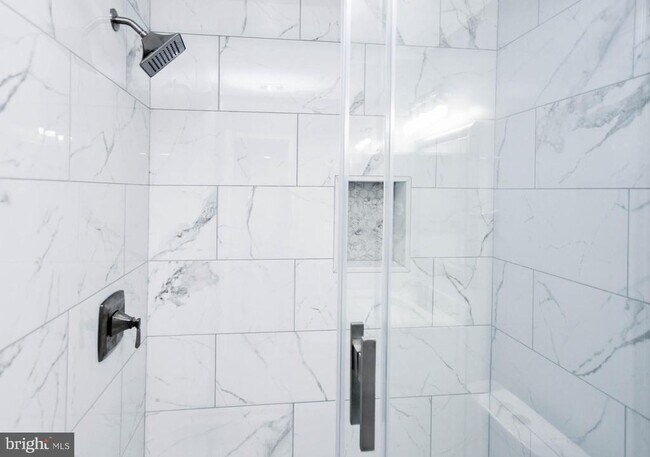 Building Photo - 915 Westlake Dr