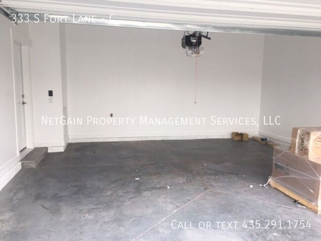 Building Photo - 333 S Fort Ln