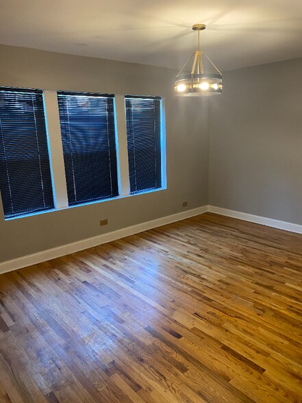 Building Photo - 1301 E 71st Pl