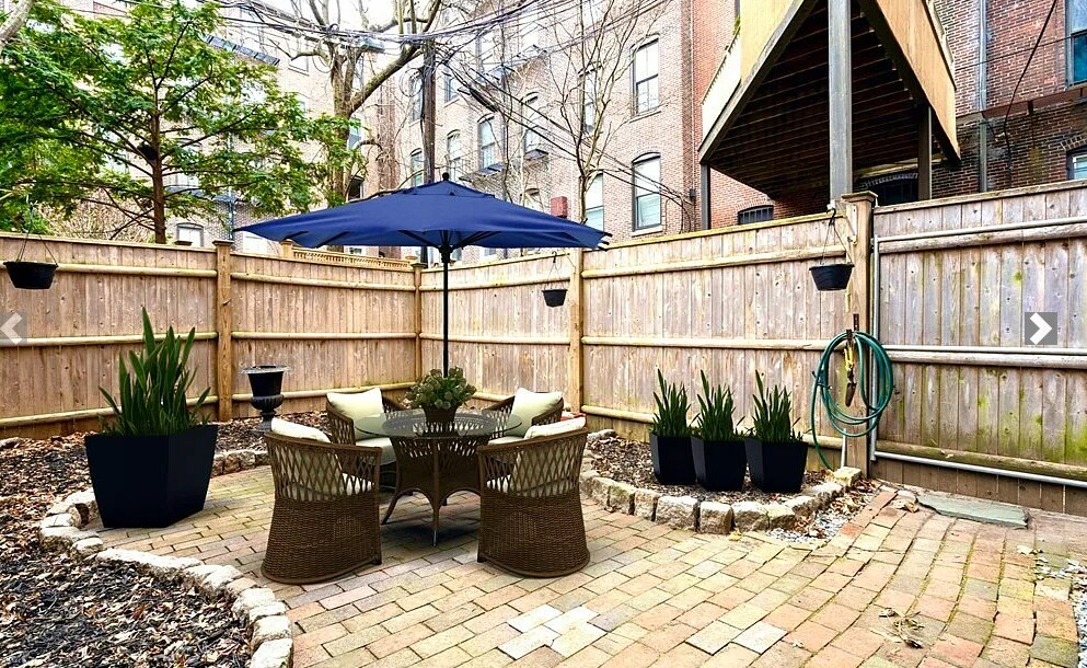 Building Photo - 1 Saint Charles St