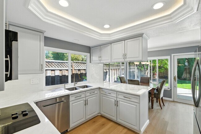 Building Photo - WILLOW GLEN - Beautifully updated with hig...