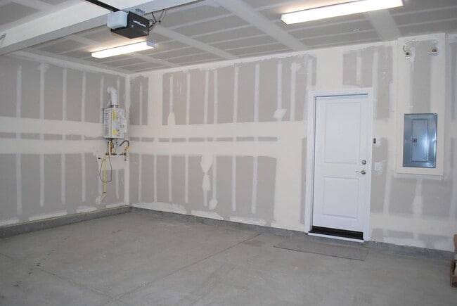 Building Photo - Beautifully Upgraded Contemporary Home in Wallis Ranch ! Close to Quarry Lane School !