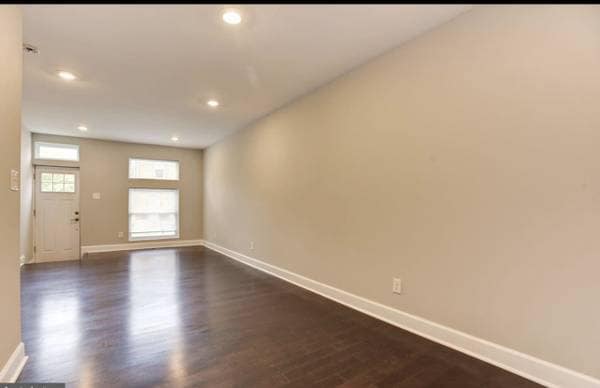 Building Photo - 307 S Newkirk St