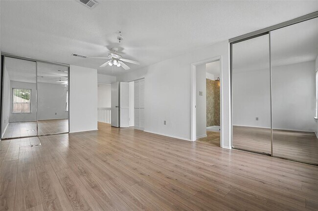 Building Photo - 2387 Crescent Park Dr