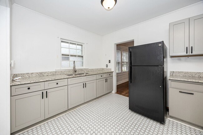 Building Photo - Cute 2 Bed 1 Bath in Pascagoula