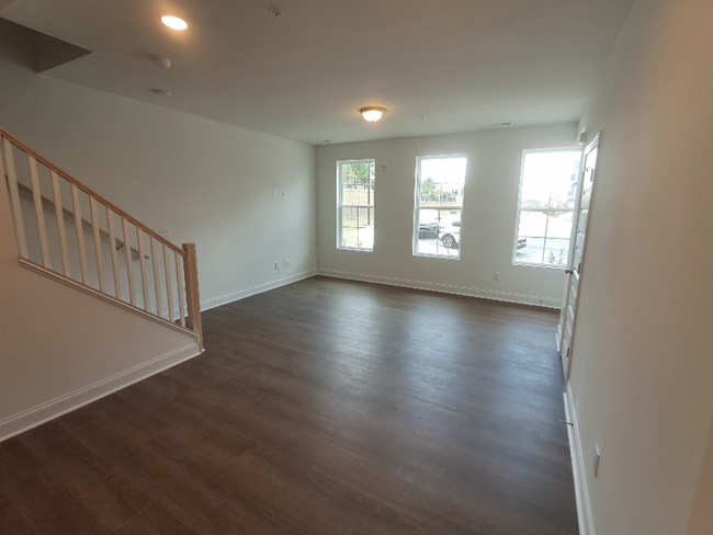 Building Photo - 602 Mkt Grv Dr