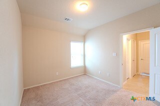 Building Photo - 229 Primrose Way