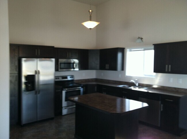 Building Photo - 3 Bed 3 Bath Single Family Home