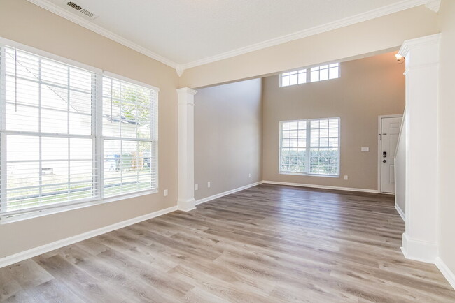 Building Photo - 108 N Honey Springs Ave