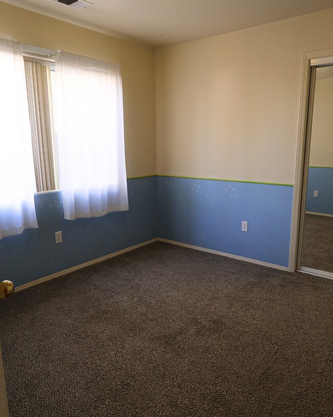 Building Photo - 4 Bedroom 2 Bath House for Rent in Northwe...