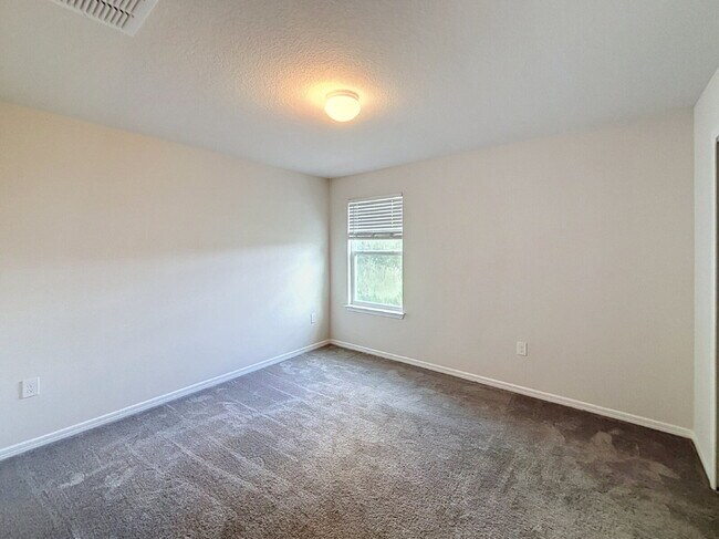 Building Photo - 30561 Gilbern Rd