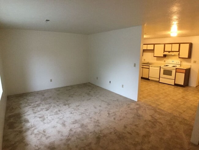 Building Photo - Blacksburg, 4 BR / 2.5 BA Townhouse, Available August