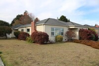 Building Photo - Nice eastside Eureka location!  Beautiful ...