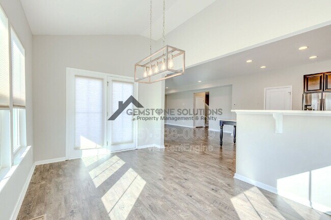 Building Photo - 2704 Orleans Dr