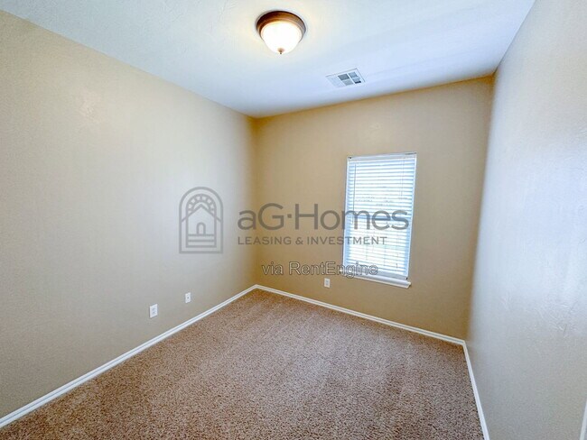 Building Photo - 5925 SE 69th St