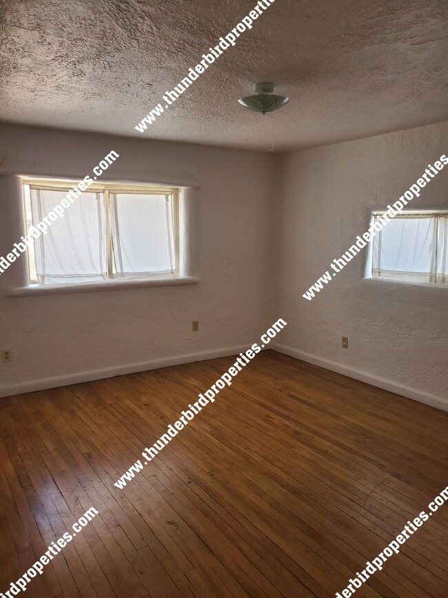 Building Photo - Charming 2 bedroom, 1 bathroom in Wells Park!