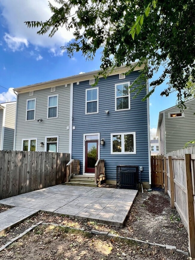 Building Photo - 1228 N 31st St