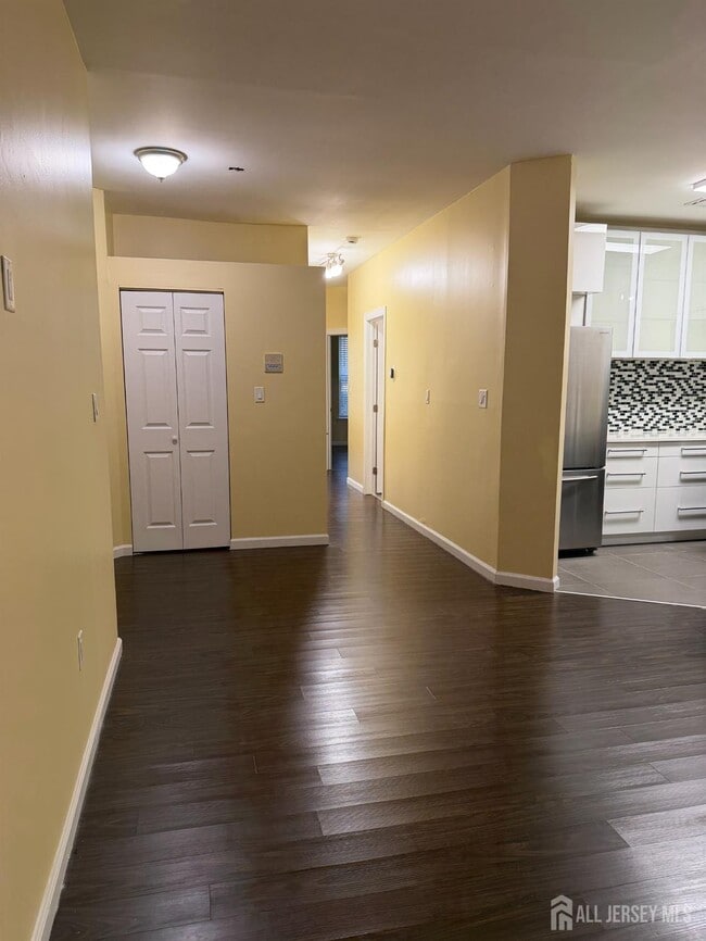 Building Photo - 5061 Beech Ct