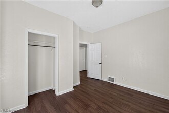 Building Photo - 505 Brown St