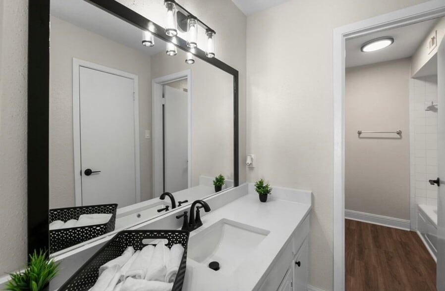 Building Photo - 14515 Wunderlich Dr