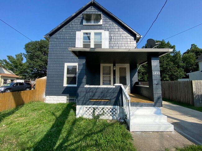 Primary Photo - ? Comfortable 3-Bedroom, 1.5-Bathroom Home...