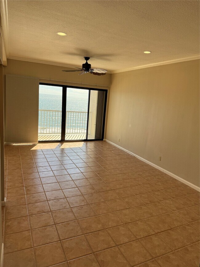 Building Photo - 7700 Seawall Blvd