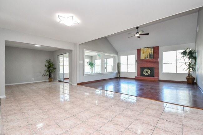 Building Photo - 11414 Chariot Dr