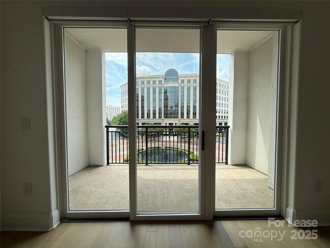 Building Photo - 4625 Piedmont Row Dr