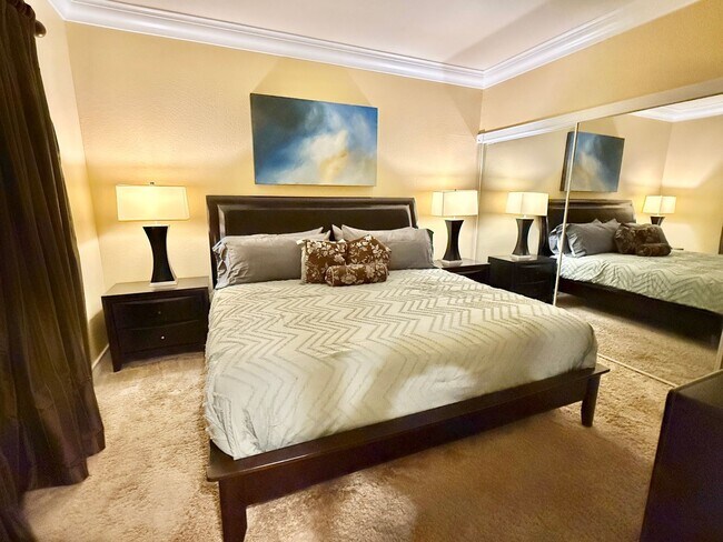 Building Photo - Meridian Luxury 1 Bed/1Bath Condo in Resort Style Community.