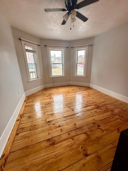 Building Photo - 11 Dupont St