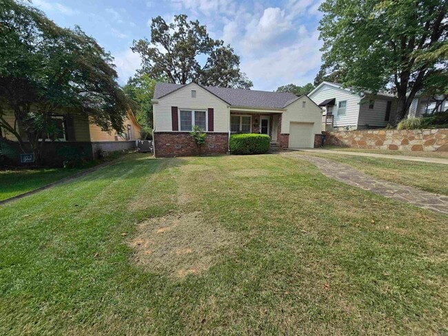 Building Photo - 3117 N Cypress St