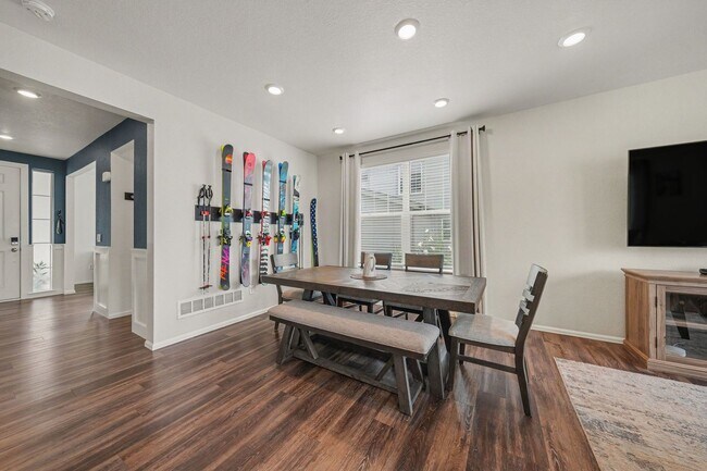 Building Photo - Beautiful spacious four bedroom house!
