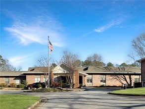 Building Photo - 475 Mount Vernon Hwy NE