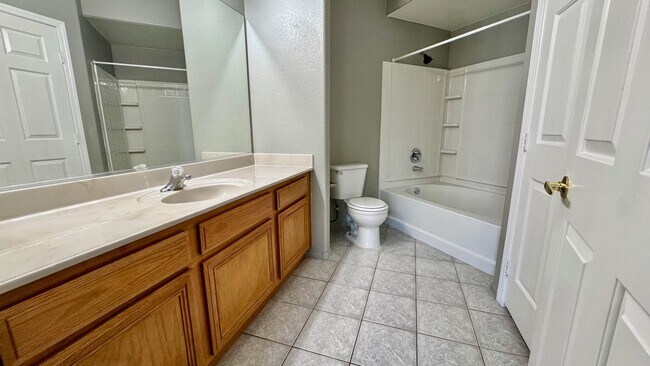 Building Photo - Modern 2 Bed Condo in Prime Southwest Vegas