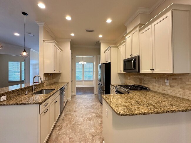 Building Photo - 4 Bed/3 Bath Coastal Beauty!