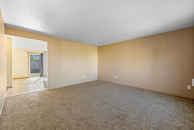 Building Photo - Charming 3-Bed, 2-Bath Single-Family Residence Near Rd 68!