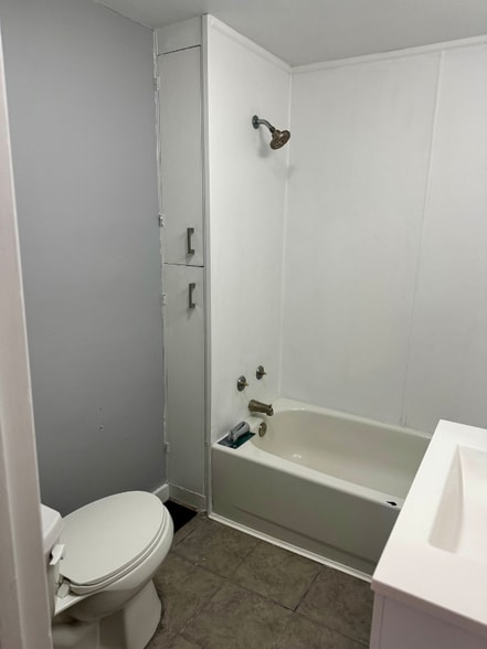 Building Photo - 108 Broad St