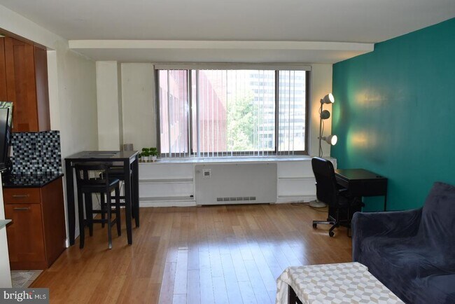 Building Photo - 1111 Arlington Blvd