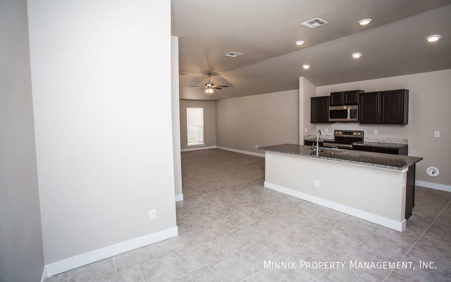 Building Photo - 10408 Winfield Ave