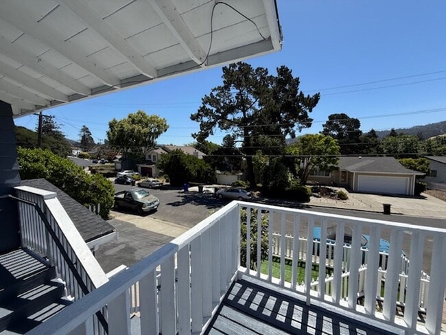 Building Photo - Spacious 3-bedroom home in Quiet El Sobran...
