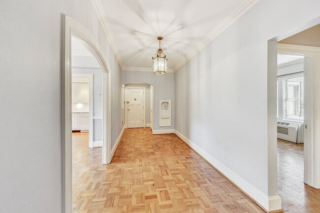 Building Photo - Elegant 2 Bedroom/ 2 Bath Unit in Westchester Cooperative!