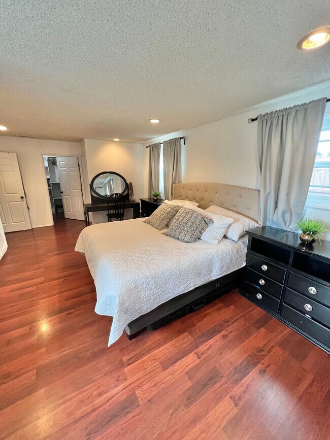 Building Photo - Spacious Remodeled Home Near El Dorado Park