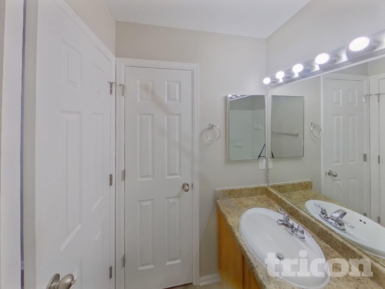 Building Photo - 2050 Creekridge Point