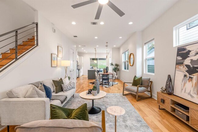 Building Photo - 1301 Cometa St