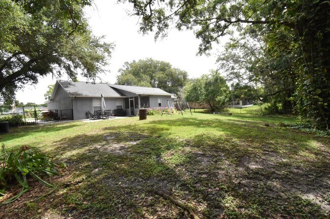 Building Photo - 4854 Lark Dr